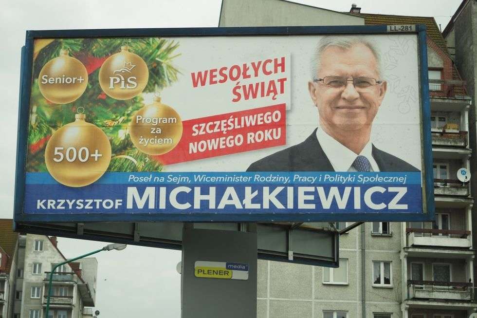  Polityczne życzenia na billboardach  - Autor: Maciej Kaczanowski