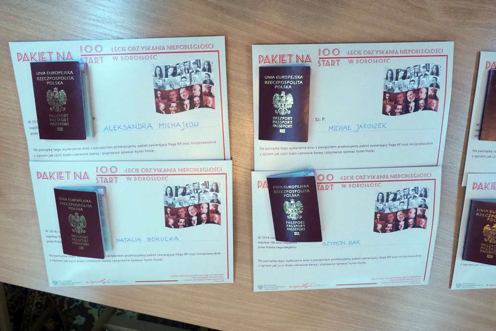  Paszporty dla 18-latków (zdjęcie 3) - Autor: Wojciech Nieśpiałowski