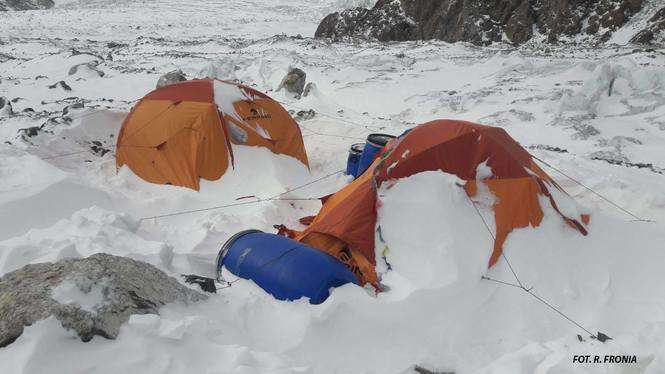 Wyprawa na K2. Ruszyli wyżej - Autor: R. Fronia/Polski Himalaizm Zimowy 2016-2020 im. Artura Hajzera
