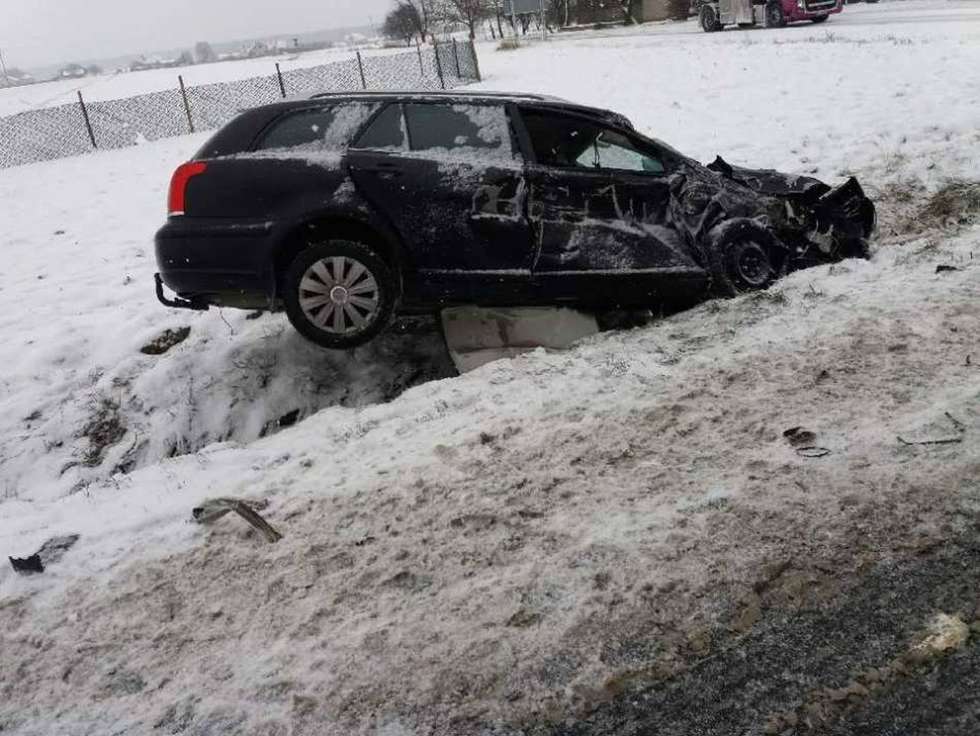  Wypadek w Łuszczów - Kolonii 15.02.2018  - Autor: PSP Łęczna