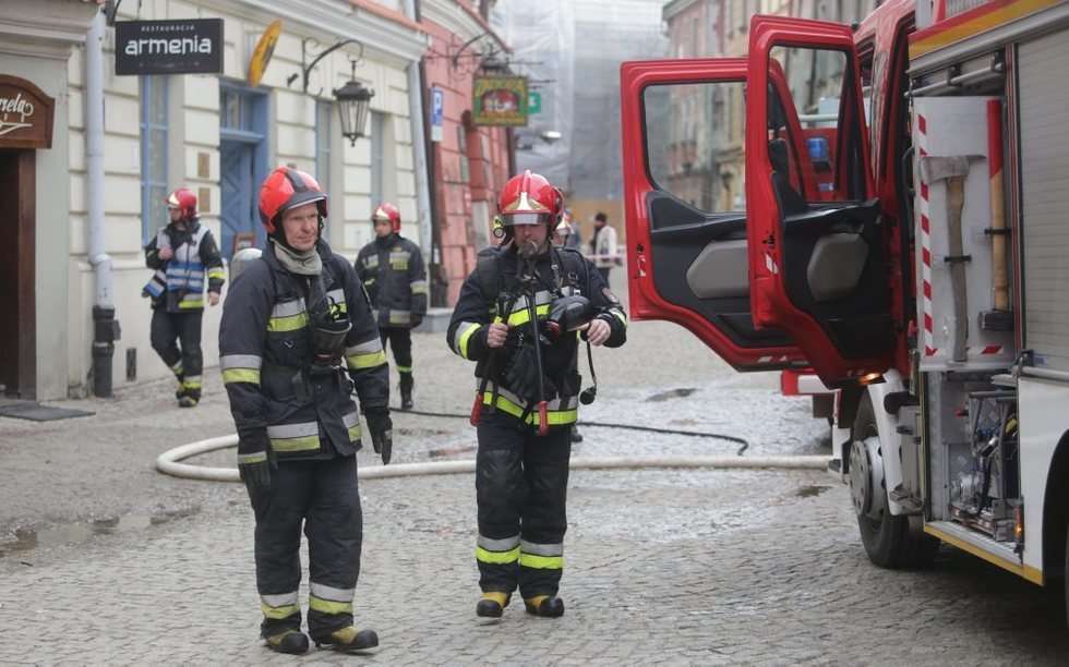 Pożar w restauracji na Starym Mieście (zdjęcie 11) - Autor: Wojciech Nieśpiałowski
