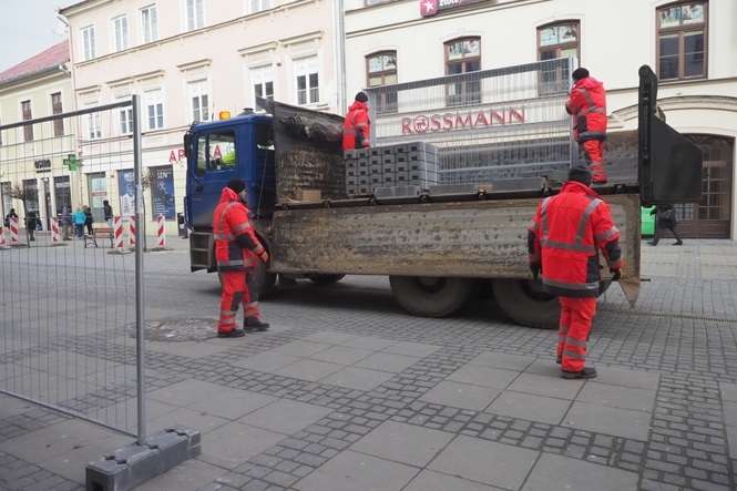 Deptak w Lublinie odgrodzony. Będzie przebudowa