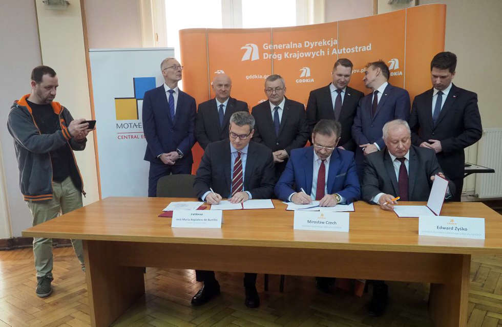  Podpisanie umowy na budowę drogi ekspresowej Lublin – Kraśnik (zdjęcie 7) - Autor: Wojciech Nieśpiałowski