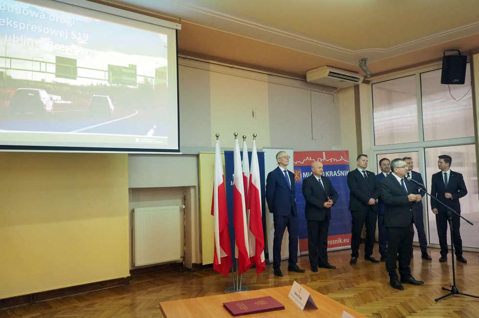  Podpisanie umowy na budowę drogi ekspresowej Lublin – Kraśnik (zdjęcie 6) - Autor: Wojciech Nieśpiałowski