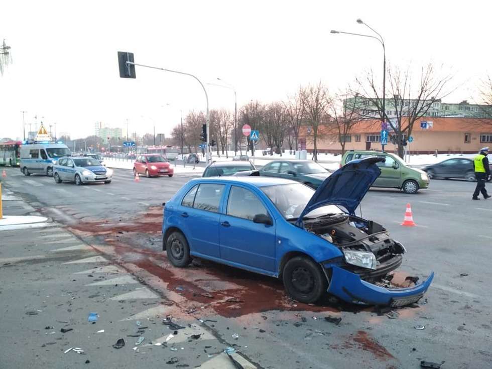  Zderzenie aut na Czechowie. Jedna osoba ranna (zdjęcie 4) - Autor: Paweł Buczkowski