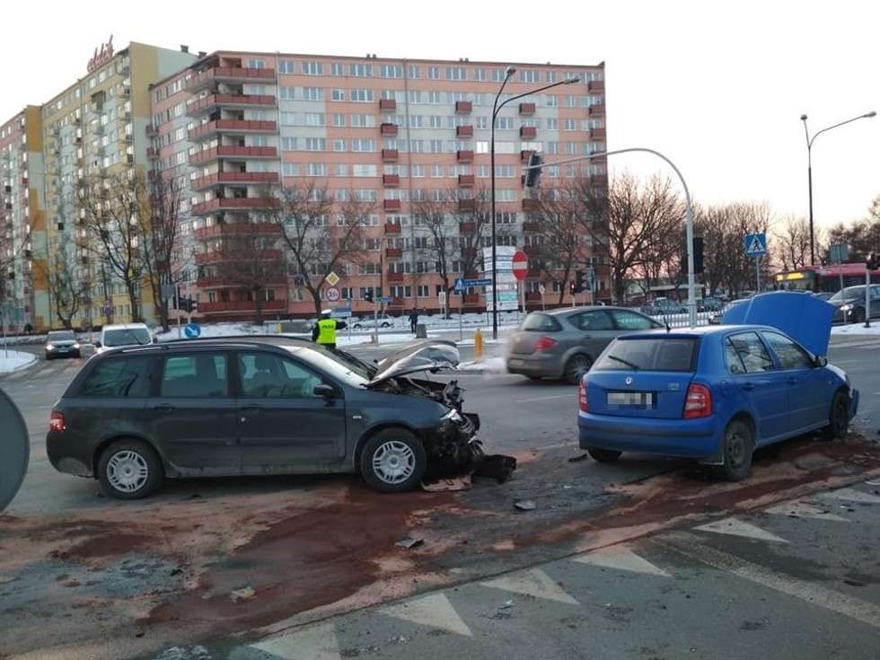  Zderzenie aut na Czechowie. Jedna osoba ranna (zdjęcie 1) - Autor: Paweł Buczkowski