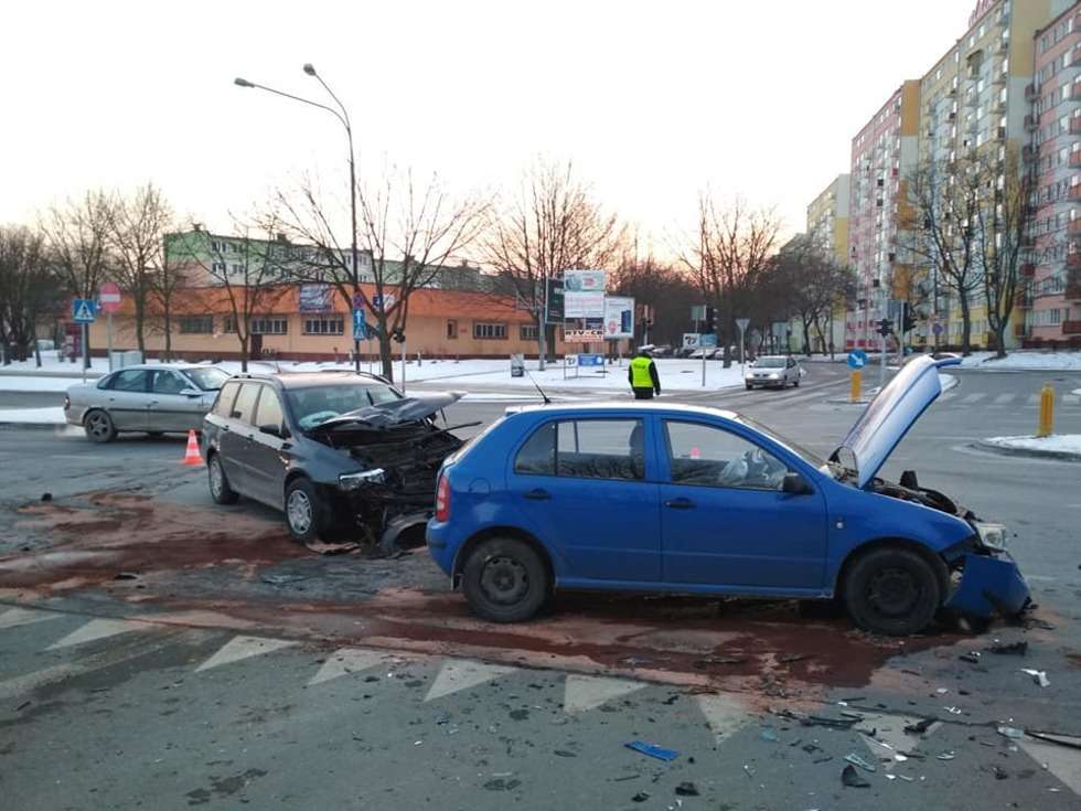  Zderzenie aut na Czechowie. Jedna osoba ranna (zdjęcie 3) - Autor: Paweł Buczkowski