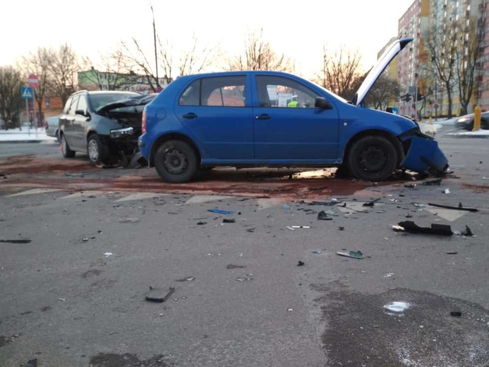  Zderzenie aut na Czechowie. Jedna osoba ranna (zdjęcie 2) - Autor: Paweł Buczkowski