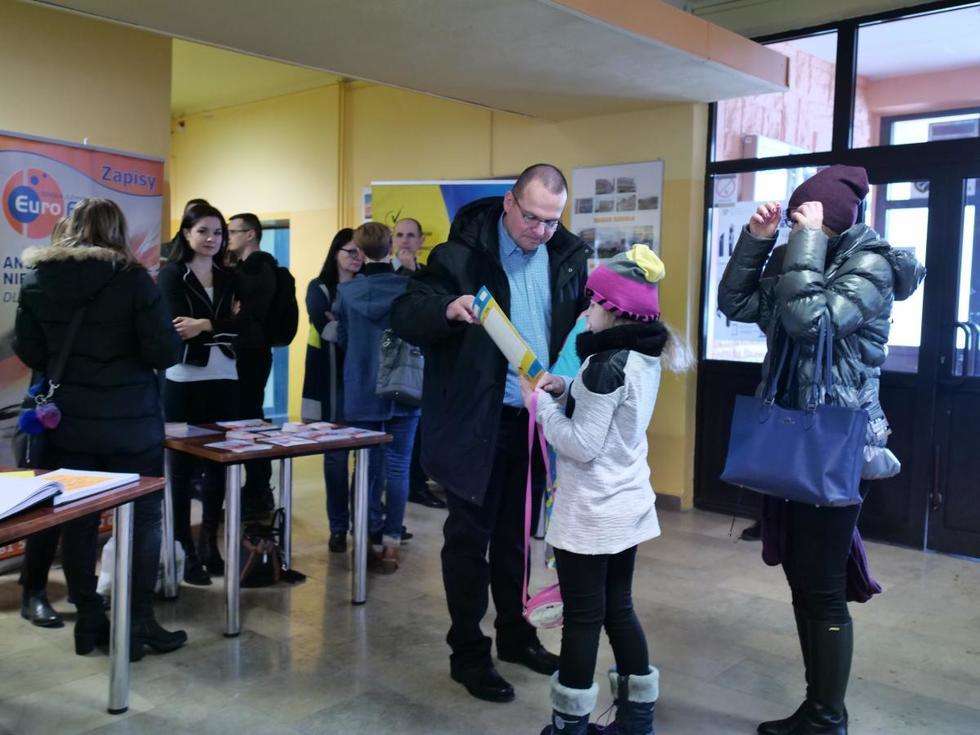 Dzień otwarty w Szkole Podstawowej nr 16 przy ul. Poturzyńskiej (zdjęcie 7) - Autor: Maciej Kaczanowski