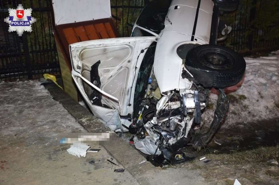  Dereźnia Solska: Wypadek na drodze. Dwie osoby w szpitalu (zdjęcie 1) - Autor: Policja