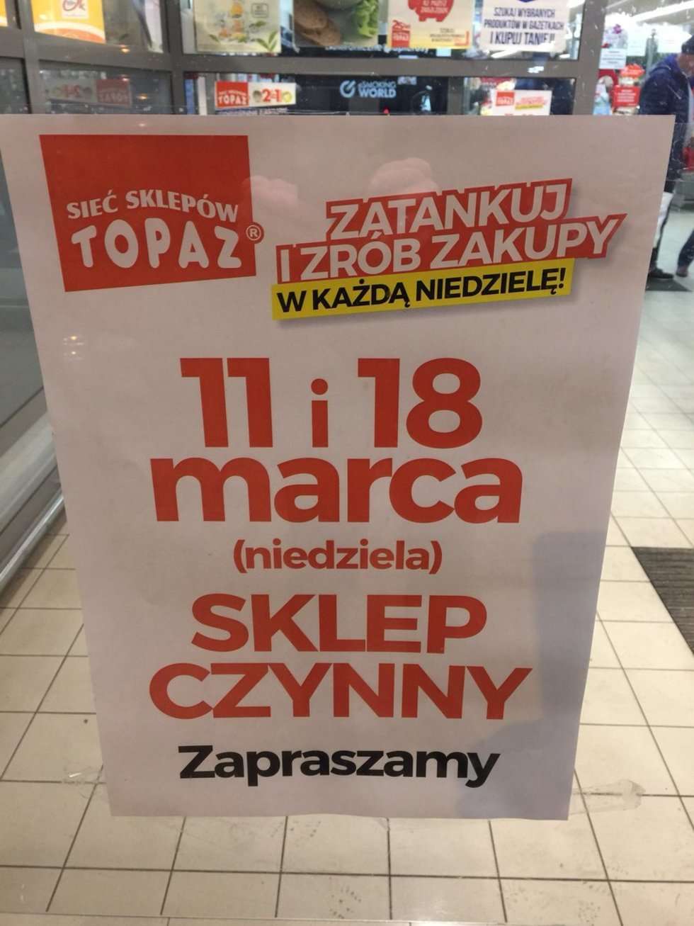  Sklep Topaz otwarty w niedzielę bez handlu  - Autor: Jakub Oworuszko