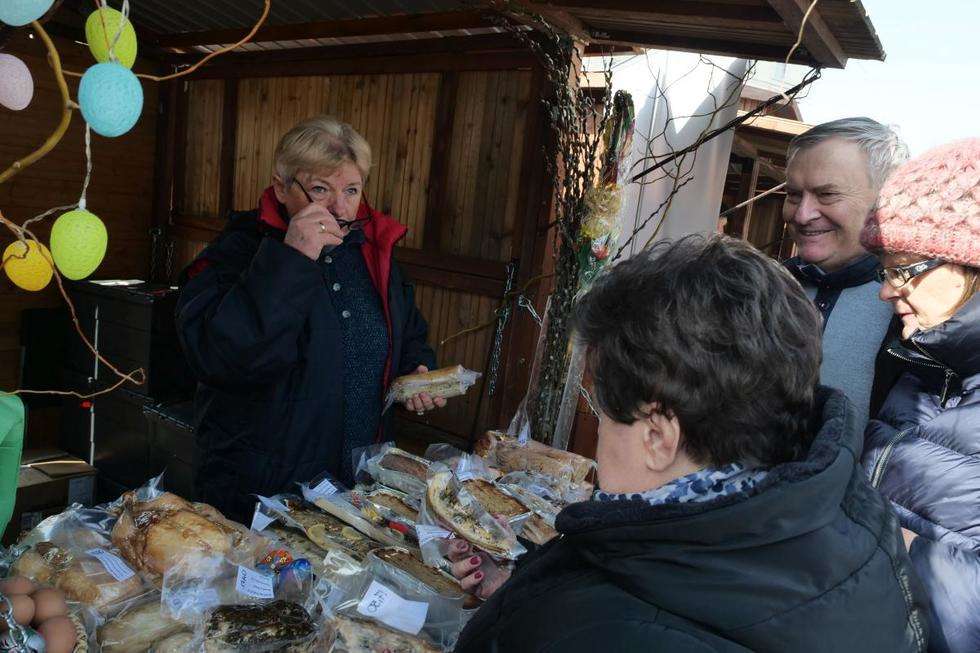  Kiermasz wielkanocny na pl. Zamkowym w Lublinie (zdjęcie 9) - Autor: Maciej Kaczanowski