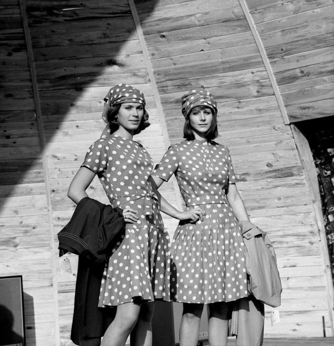 <p>Pokaz mody w muszli Ogrodu Saskiego &ndash; lata 70.</p>