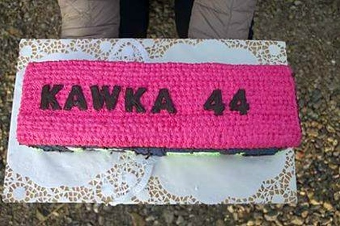 Mieszkańcy Kawki powitali autobus tortem - Autor: ZTM Lublin