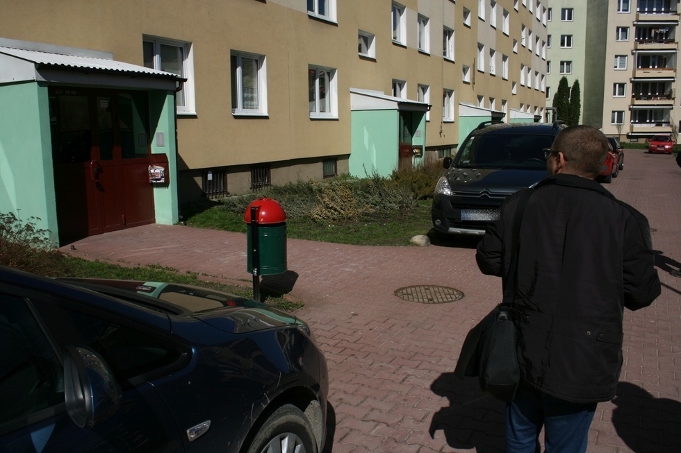  Ciała trzech osób w mieszkaniu przy ul. Lawinowej w Lublinie (zdjęcie 8) - Autor: Paweł Buczkowski