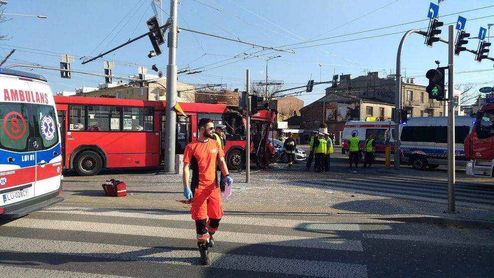  Wypadek autobusu na skrzyżowaniu ul. Nadbystrzyckiej i Głębokiej (zdjęcie 22) - Autor: Grzegorz Rekiel