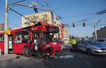 Wypadek autobusu na skrzyżowaniu ul. Nadbystrzyckiej i Głębokiej (zdjęcie 3)
