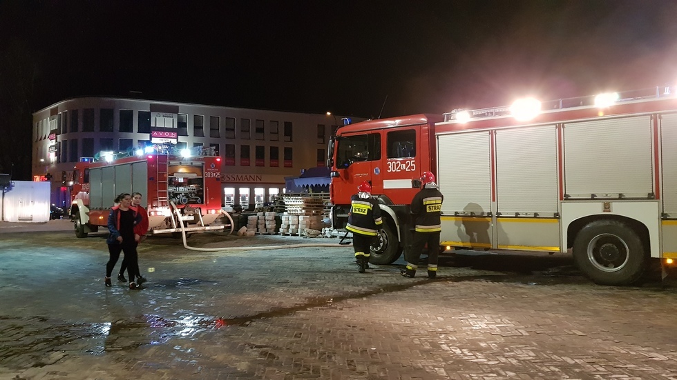 Pożar targu przy ulicy Ruskiej (zdjęcie 28) - Autor: Łukasz Dudkowski