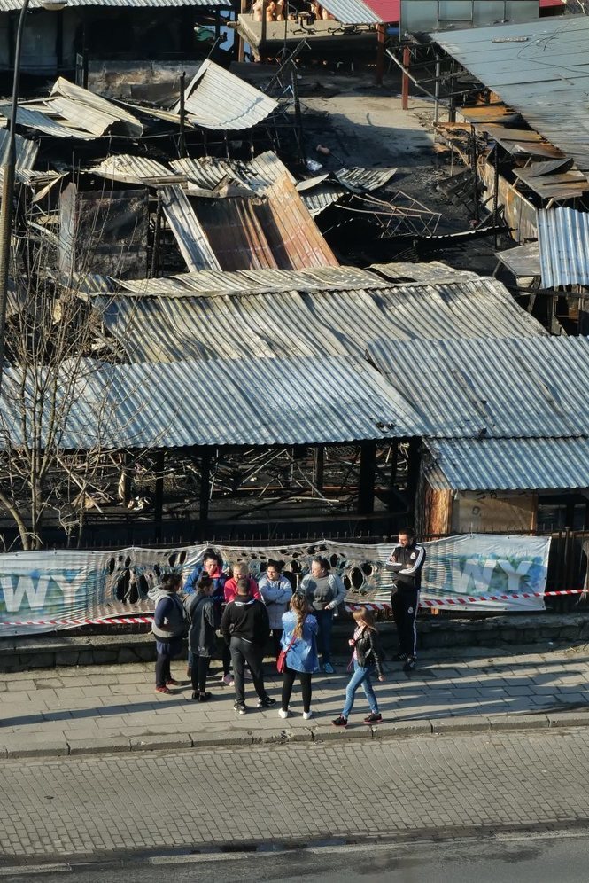 Pożar targu przy ul. Ruskiej. Zdjęcia z góry i z dołu