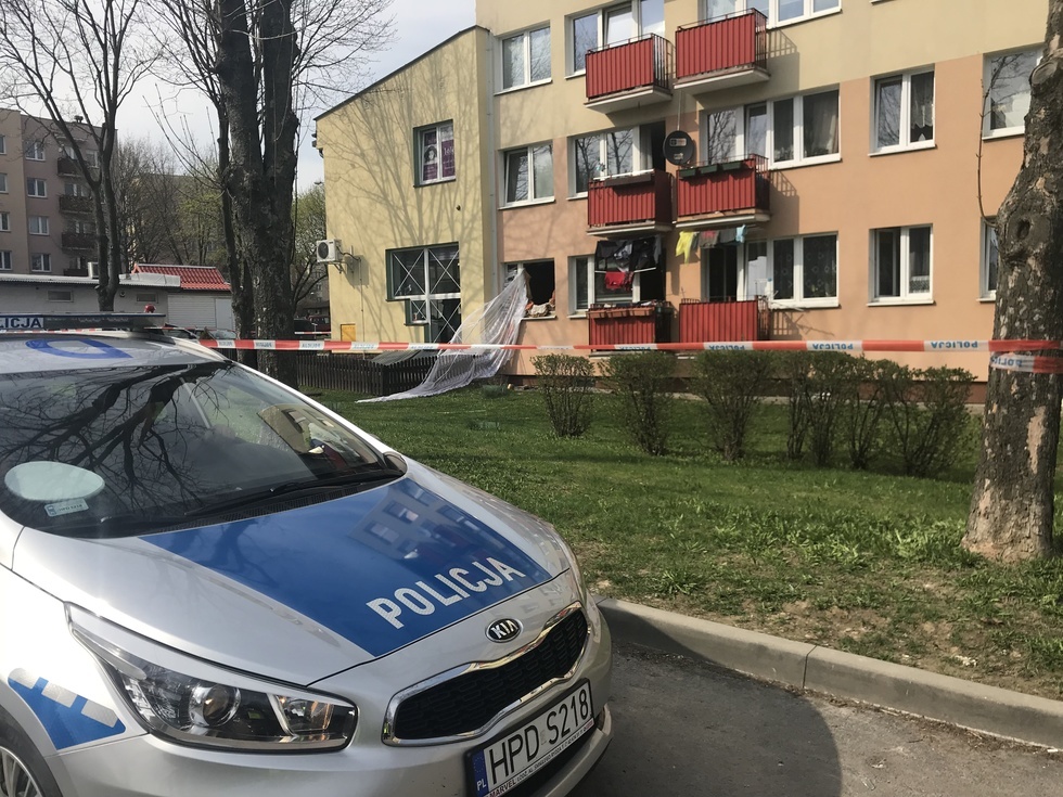  Wybuch i pożar w bloku przy ul. Hallera w Świdniku (zdjęcie 5) - Autor: Policja 