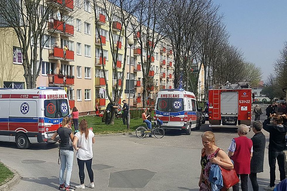  Wybuch i pożar w bloku przy ul. Hallera w Świdniku (zdjęcie 7) - Autor: Czytelnik