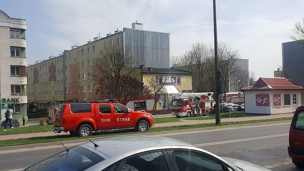  Wybuch i pożar w bloku przy ul. Hallera w Świdniku (zdjęcie 2) - Autor: Czytelnik