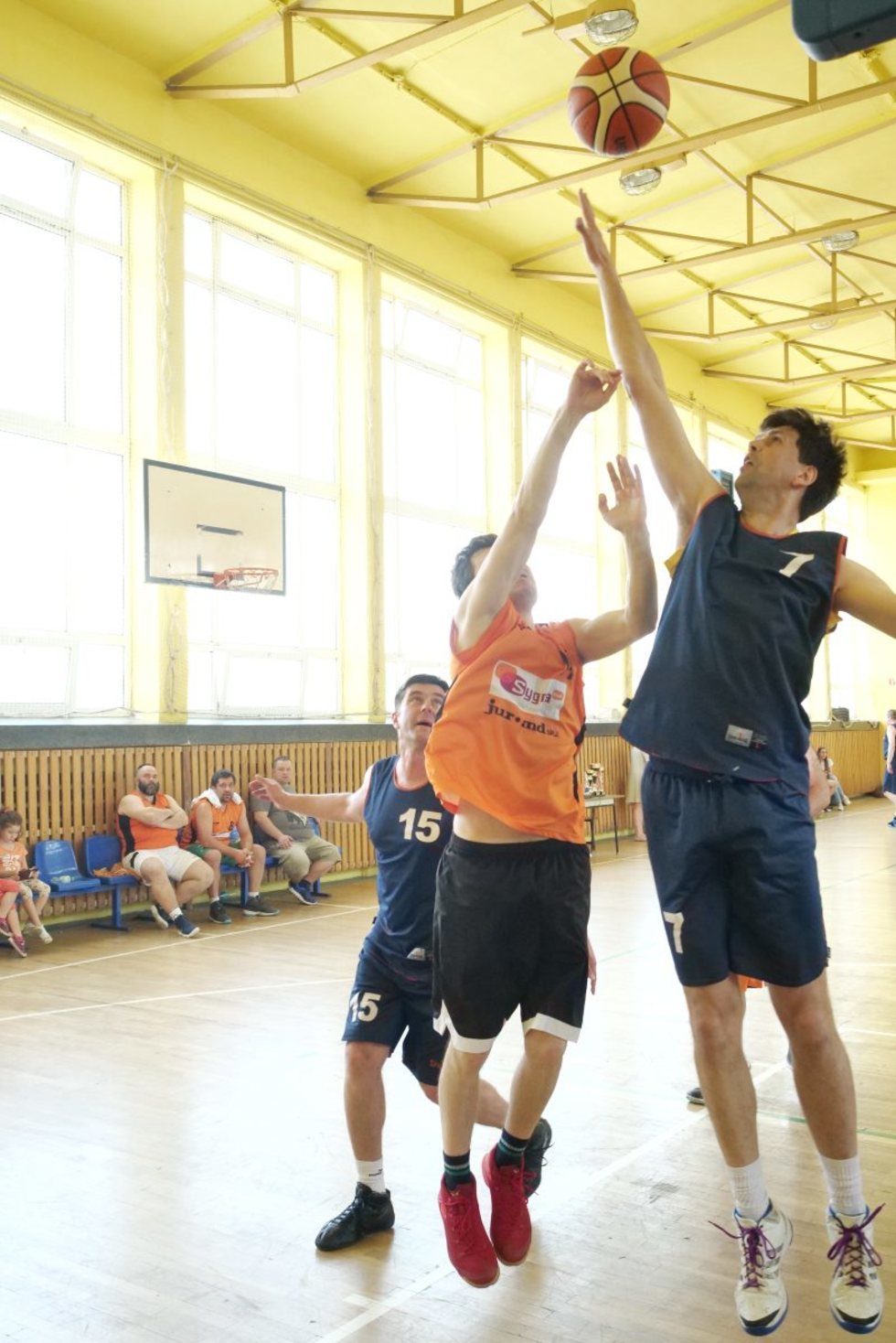  Finał Ligi Amatorskiej Koszykówki: Mecz Lancet vs. Jurand  (zdjęcie 25) - Autor: Maciej Kaczanowski