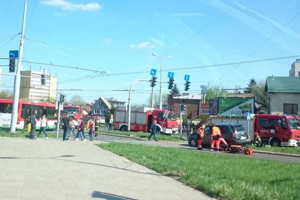  Wypadek na skrzyżowaniu ulic Zana i Nadbystrzyckiej  (zdjęcie 5) - Autor: Czytelnik