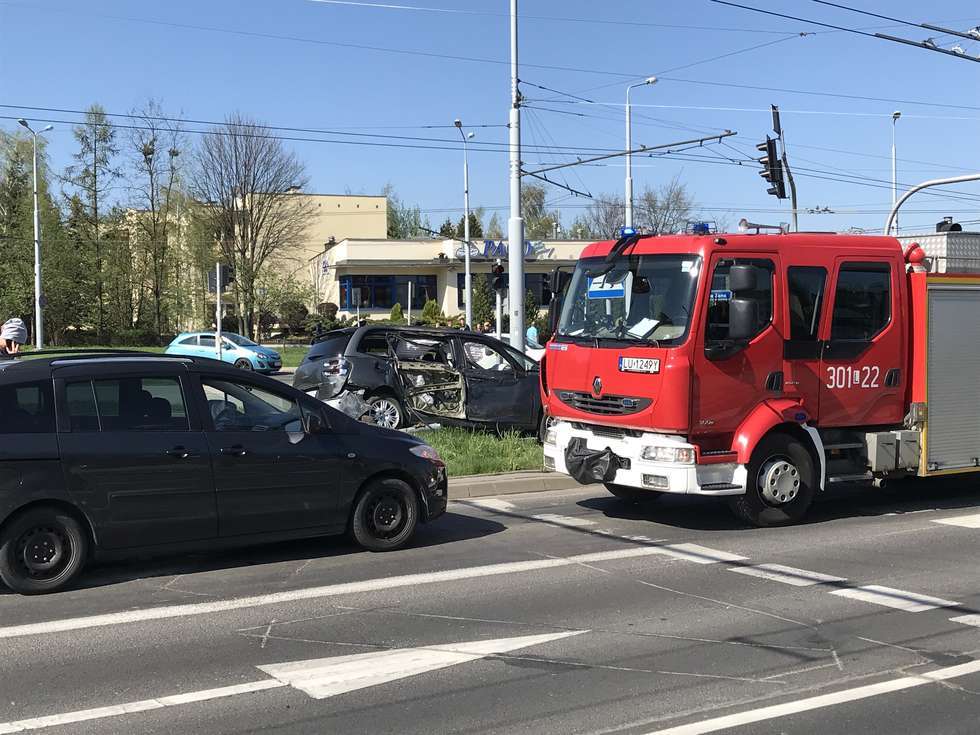  Wypadek na skrzyżowaniu ulic Zana i Nadbystrzyckiej  (zdjęcie 2) - Autor: Czytelnik