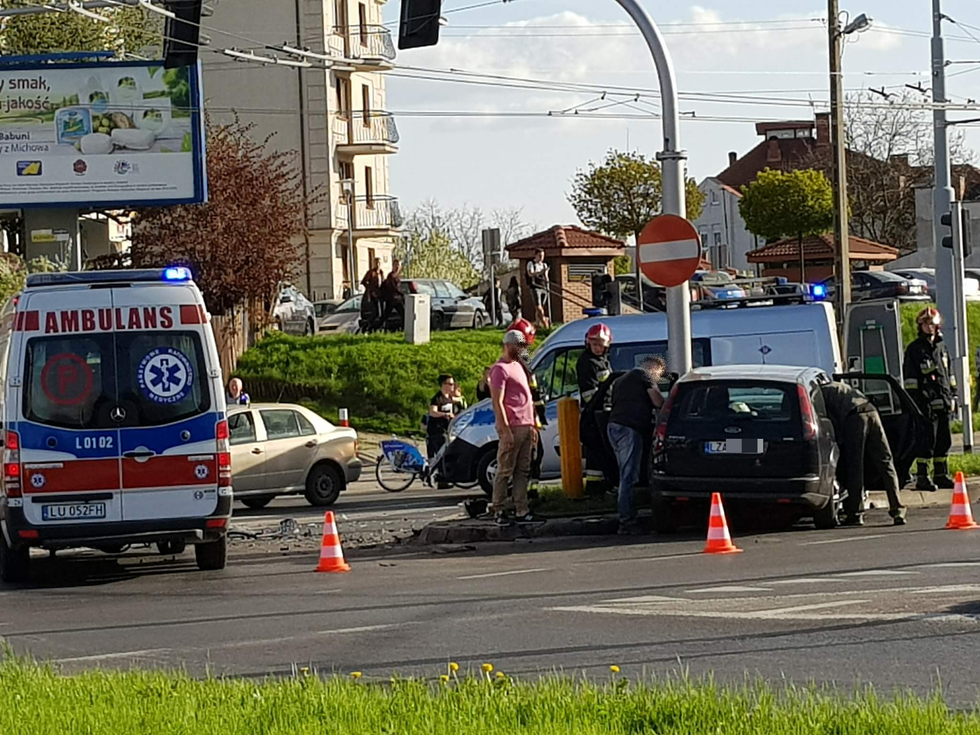 Wypadek na ul. Nadbystrzyckiej i Zana w Lublinie (zdjęcie 3) - Autor: Tomasz Gałęzowski