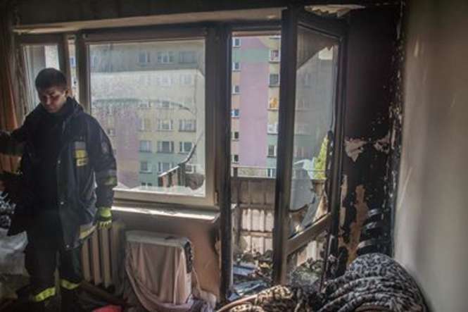  Pożar w mieszkaniu na Czechowie  (zdjęcie 1) - Autor: Alarm24
