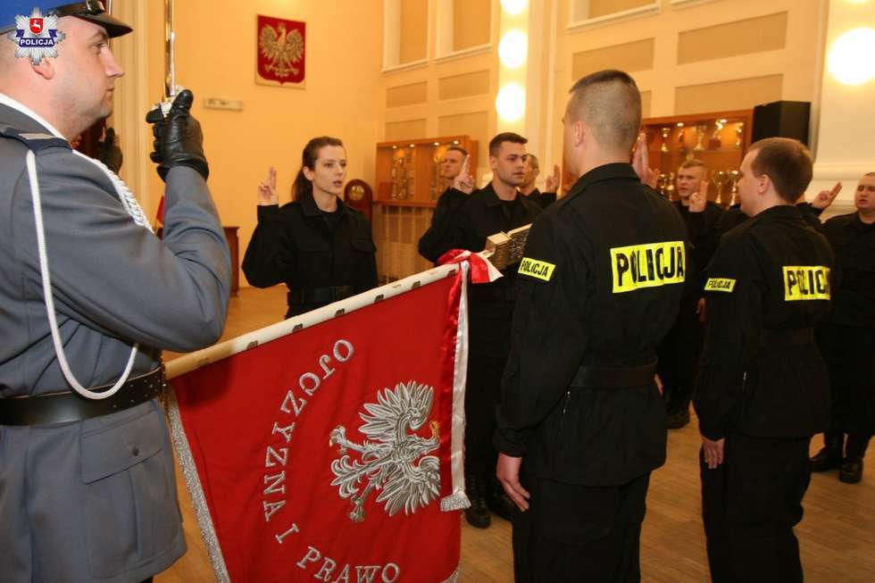  Nowi funkcjonariusze w lubelskim garnizonie policji (zdjęcie 11) - Autor: Policja