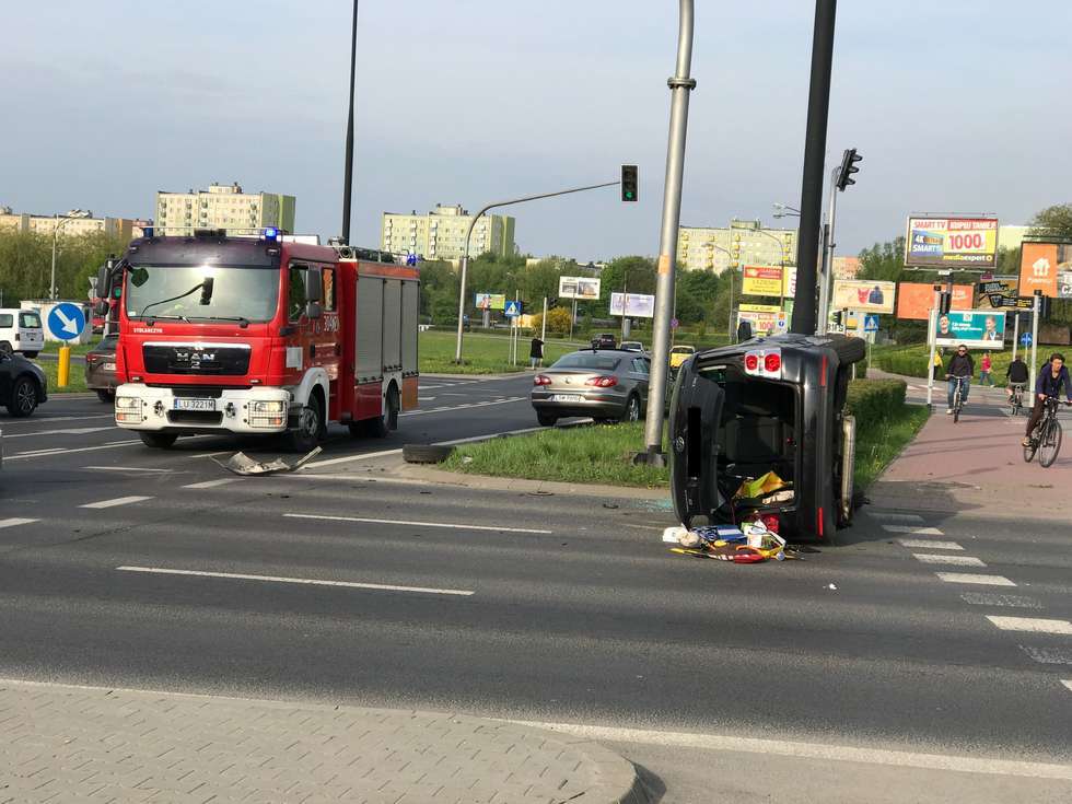  Zderzenie samochodów na al. Kompozytorów Polskich (zdjęcie 1) - Autor: Krzysztof Wiejak