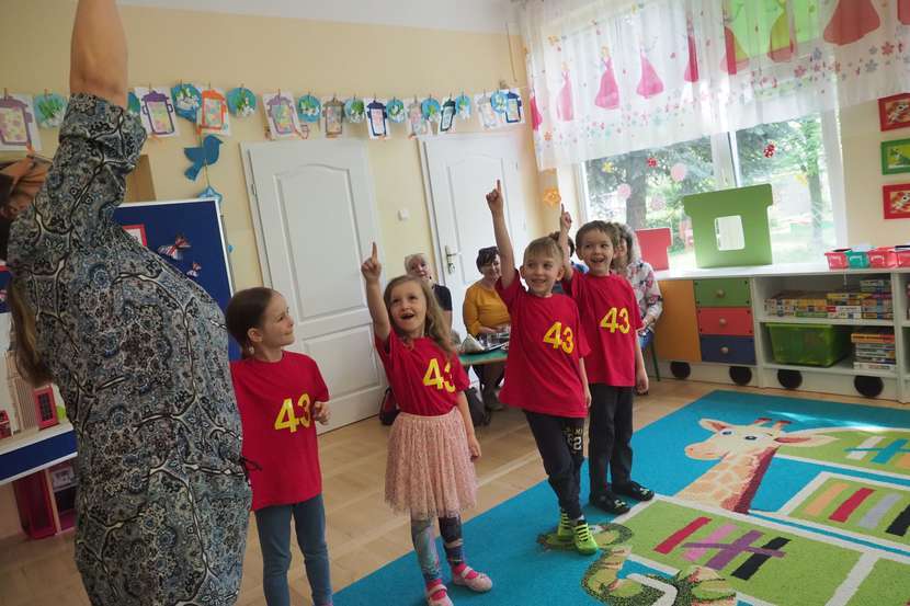  Mini Olimpiada z języka angielskiego w Przedszkolu nr 5 w Lublinie (zdjęcie 1) - Autor: Wojciech Nieśpiałowski