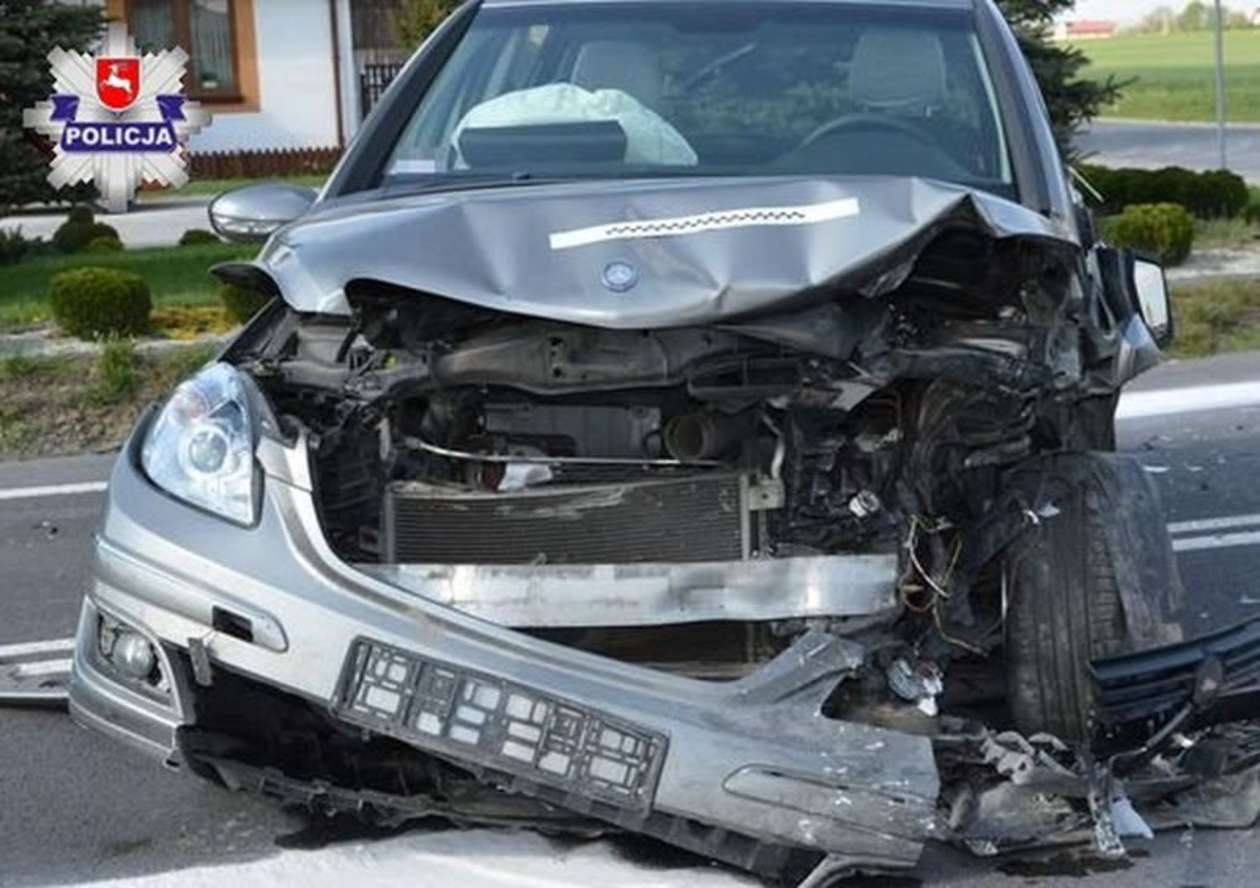  Wypadek w Wielączy  - Autor: Policja