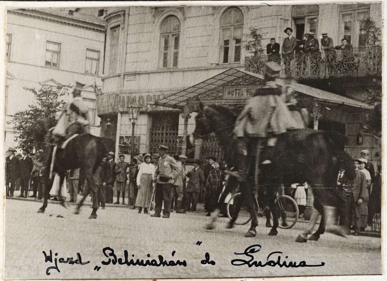  <p>Krakowskie Przedmieście w Lublinie, wjazd oddziału &bdquo;beliniak&oacute;w&rdquo;, 1915 rok</p>