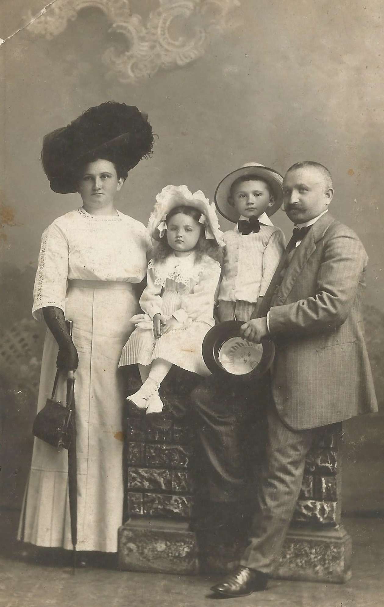 <p>Konstancja, Jan, Zofia i Wacław Bajkowscy w 1917 roku</p>