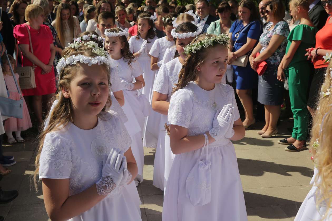  Pierwsza komunia święta w Dysie (zdjęcie 33) - Autor: Paweł Buczkowski