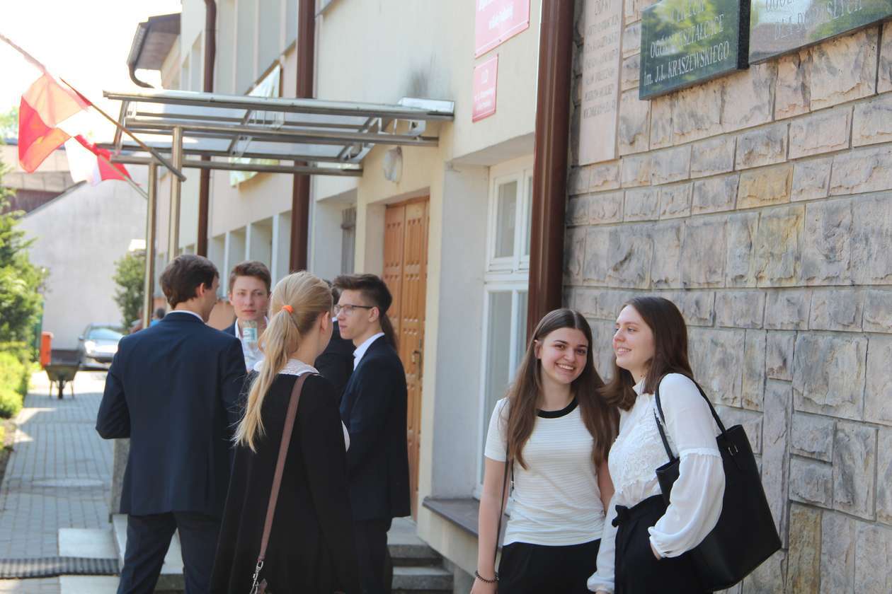  Uczniowie po maturze z języka polskiego - 3 LO w Lublinie i I LO w Białej Podlaskiej (zdjęcie 9) - Autor: Ewelina Burda