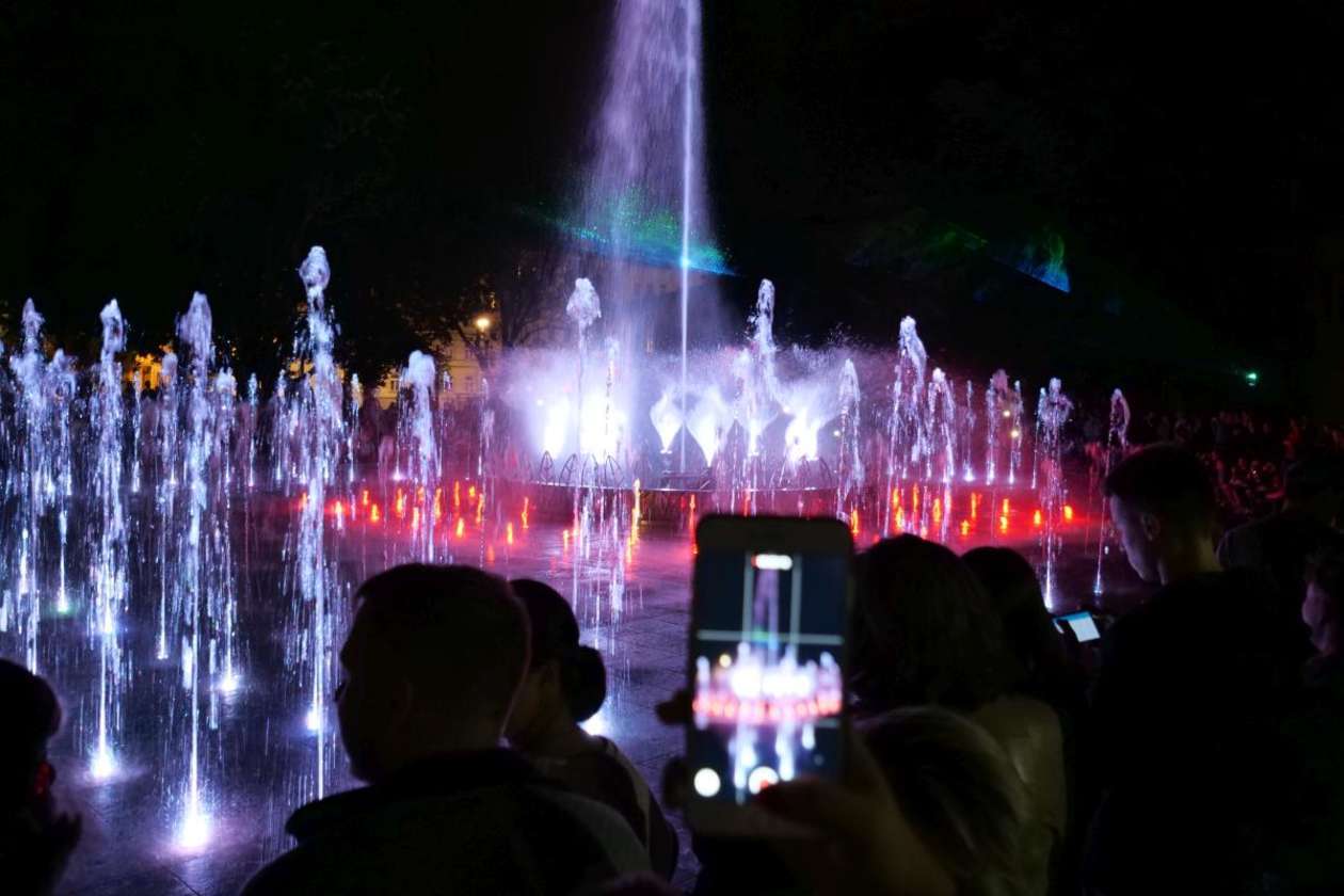  Główna fontanna na placu Litewskim: pokaz multimedialny  - Autor: Maciej Kaczanowski