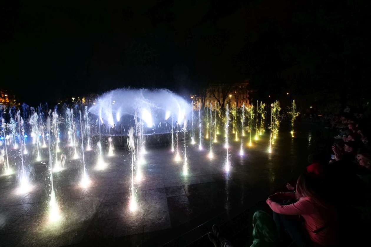  Główna fontanna na placu Litewskim: pokaz multimedialny (zdjęcie 21) - Autor: Maciej Kaczanowski