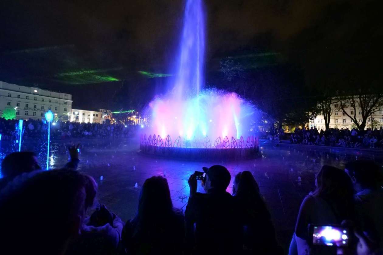  Główna fontanna na placu Litewskim: pokaz multimedialny (zdjęcie 16) - Autor: Maciej Kaczanowski
