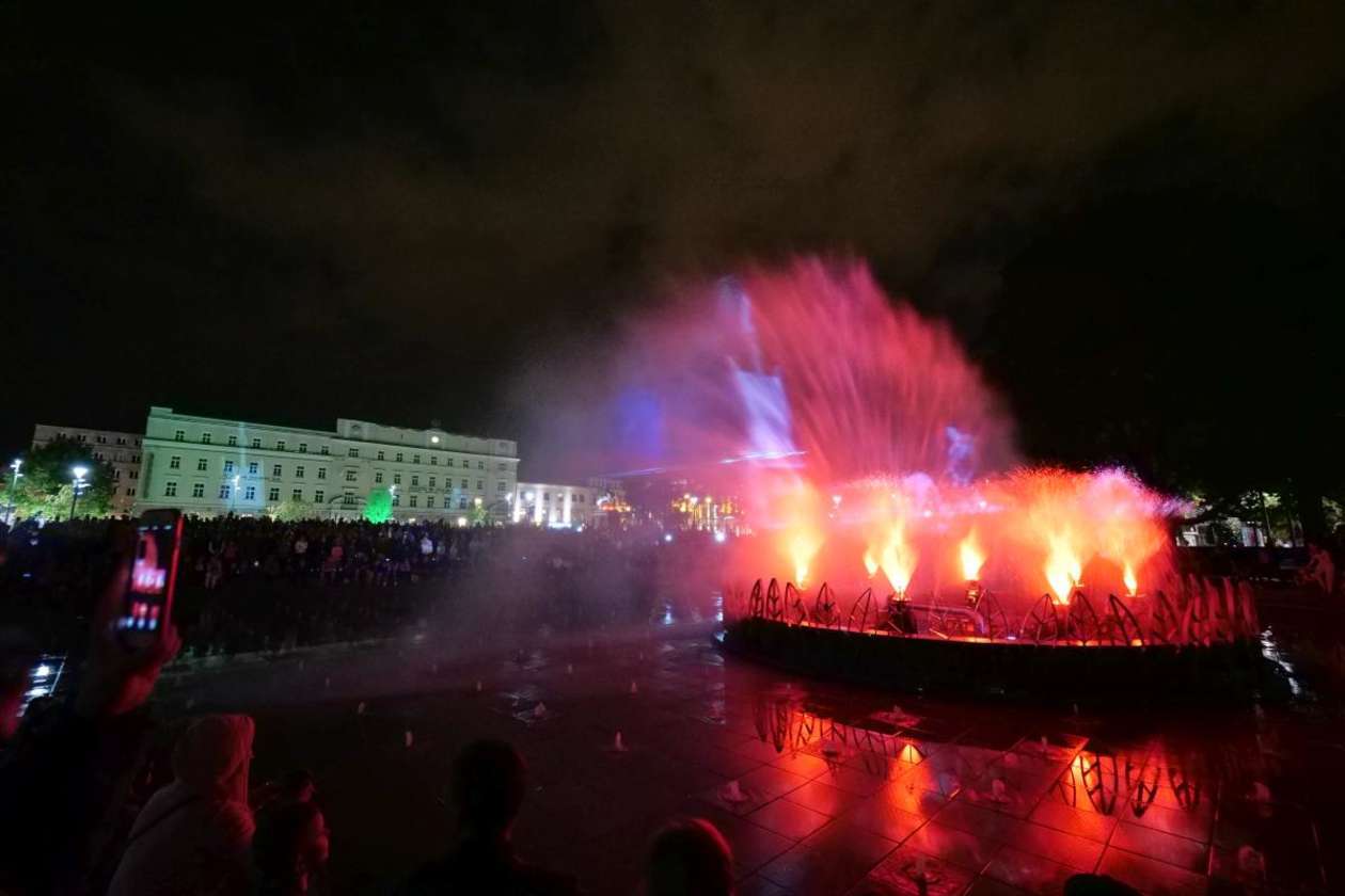  Główna fontanna na placu Litewskim: pokaz multimedialny (zdjęcie 17) - Autor: Maciej Kaczanowski