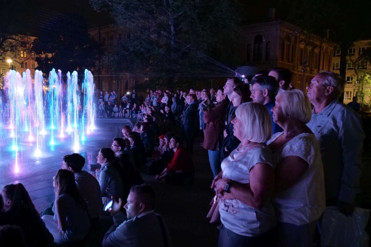  Główna fontanna na placu Litewskim: pokaz multimedialny (zdjęcie 18) - Autor: Maciej Kaczanowski