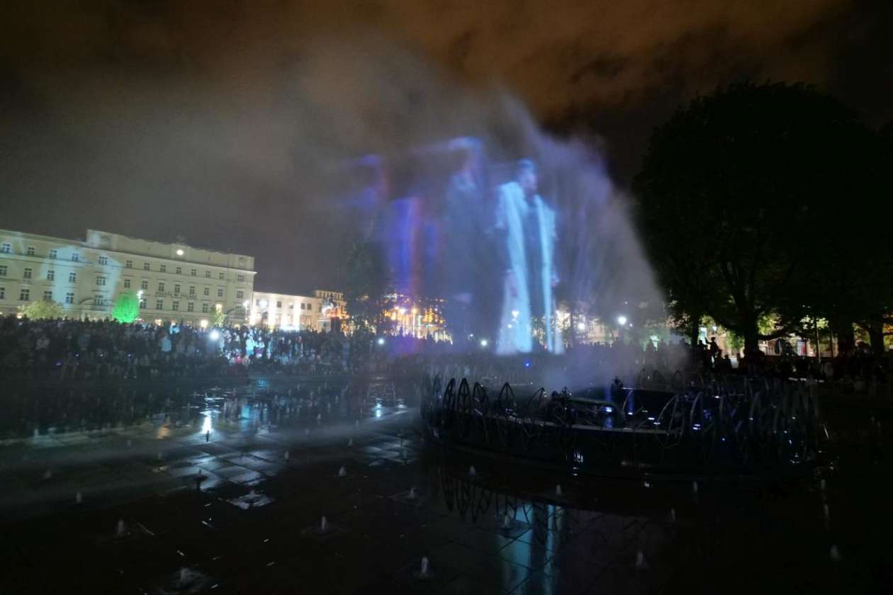  Główna fontanna na placu Litewskim: pokaz multimedialny (zdjęcie 14) - Autor: Maciej Kaczanowski
