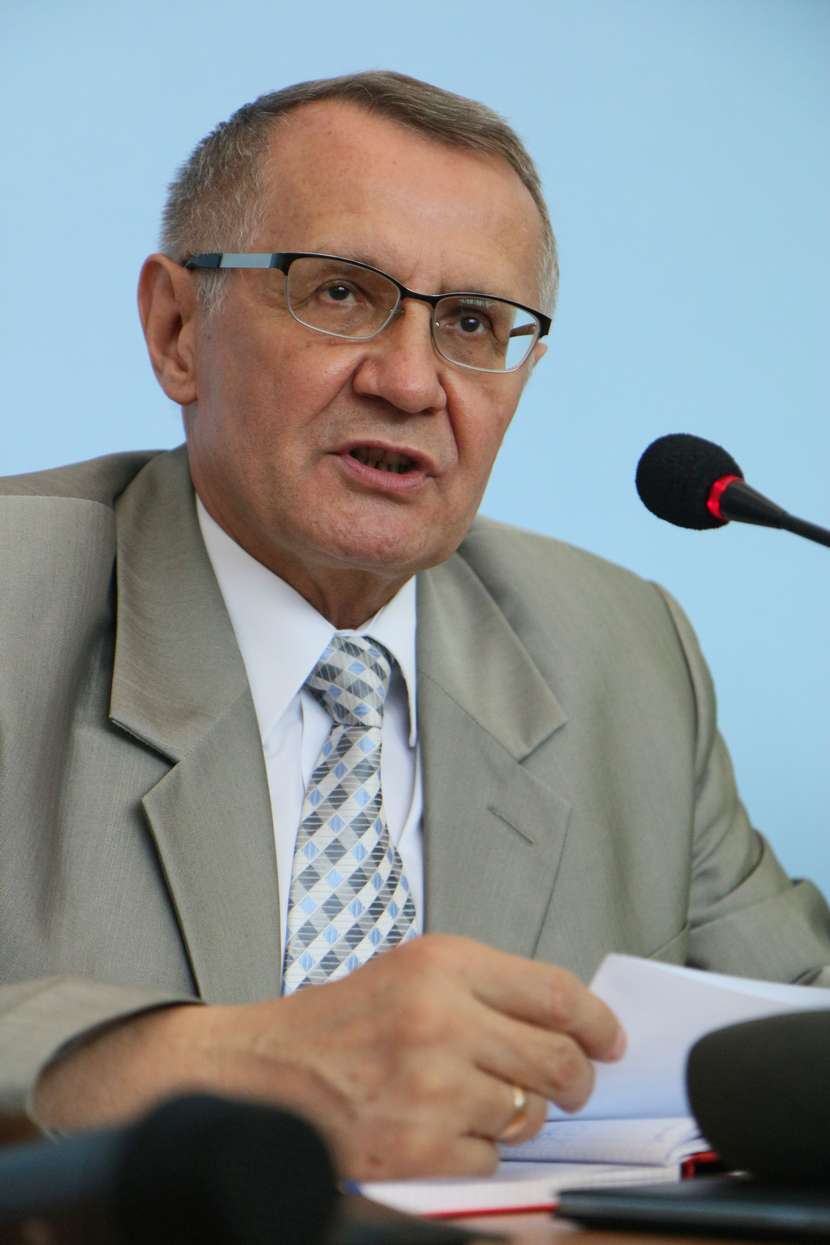  <p><strong>Janusz Grobel, prezydent Puław</strong></p>
<p>Oszczędności: 6,8 tys. zł oraz 29,5 tys. zł na rachunku oszczędnościowym</p>
<p>Nieruchomości: dom o pow. 151 mkw. (350 tys. zł), działka o pow. 618 mkw. (150 tys. zł)</p>
<p>Dochody: 206 233 zł z UM Puławy (w tym nagroda jubileuszowa)</p>
<p>Pojazdy: renault megane classic (2000)</p>
<p>Zobowiązania: pożyczka w kasie zapomogowo-pożyczkowej, do spłacenia 48 tys. zł, zaciągnięta w 2016 r. w celu dokonania darowizny dla syna</p>