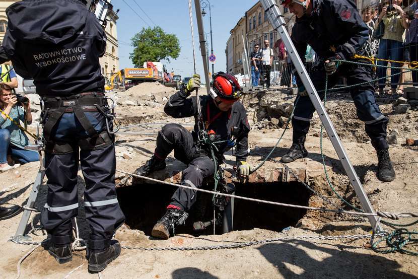 Zbadali studnię przy Bramie Krakowskiej