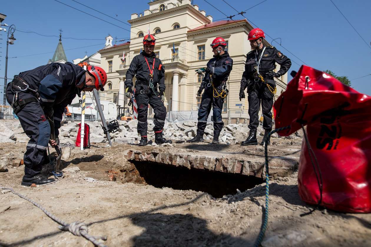  Zbadali studnię przy Bramie Krakowskiej  - Autor: lublin.eu