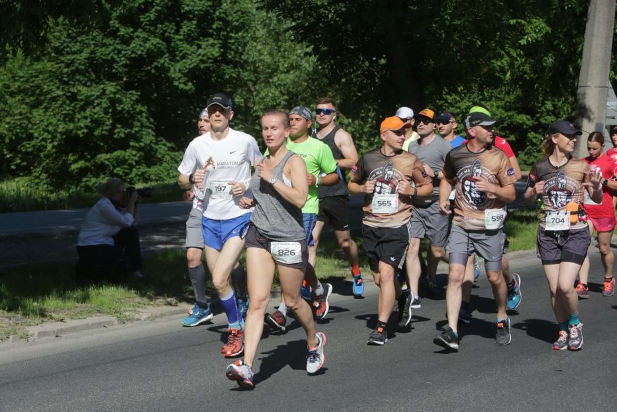  6. Maraton Lubelski i 3. Bieg Koziołka w Lublinie (zdjęcie 22) - Autor: Wojciech Nieśpiałowski