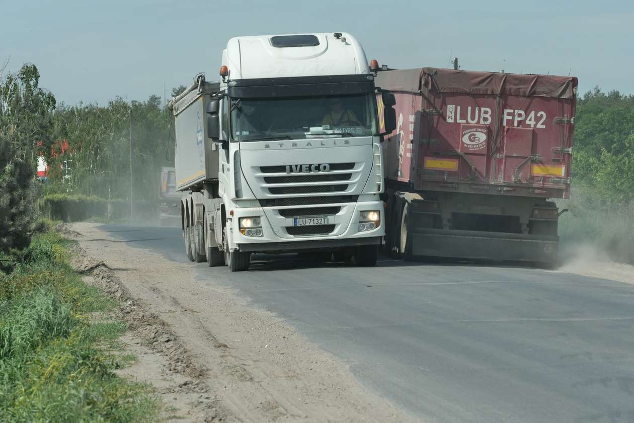  Droga powiatowa za nową sortownią śmieci w Rokitnie (zdjęcie 2) - Autor: Maciej Kaczanowski